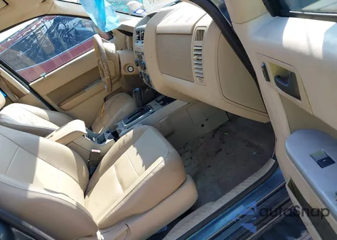 2011 Ford Escape Xlt z USA, uszkodzony, nr VIN 1FMCU0D70BKA44897